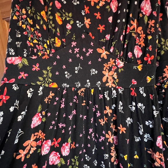 Torrid black flowered dress. Size 2x - Picture 3 of 5